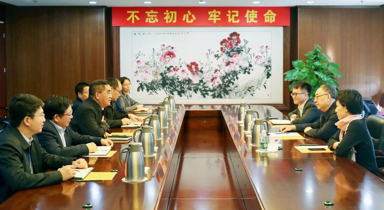 姜仁鋒會(huì)見(jiàn)中國(guó)國(guó)新黨委委員、總會(huì)計(jì)師劉學(xué)詩(shī)